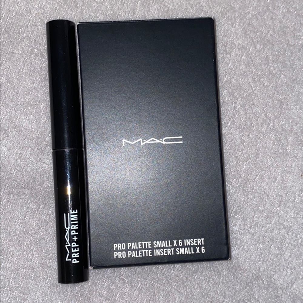 Mac prep and prime lip with 6 eye shadow insert